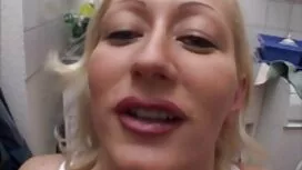 Mädchen nimmt Pisse  ...