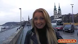 Mädchen mit großen T ...