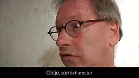Ein Mann in den alt  ...