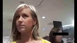 Eine schwarze Frau i ...