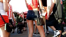 Maids in weißen Schü ...
